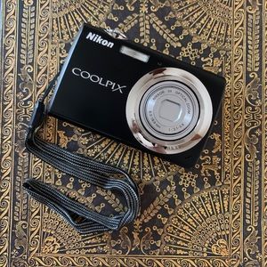 COPY - Nikon Cool Pic S220 Camera